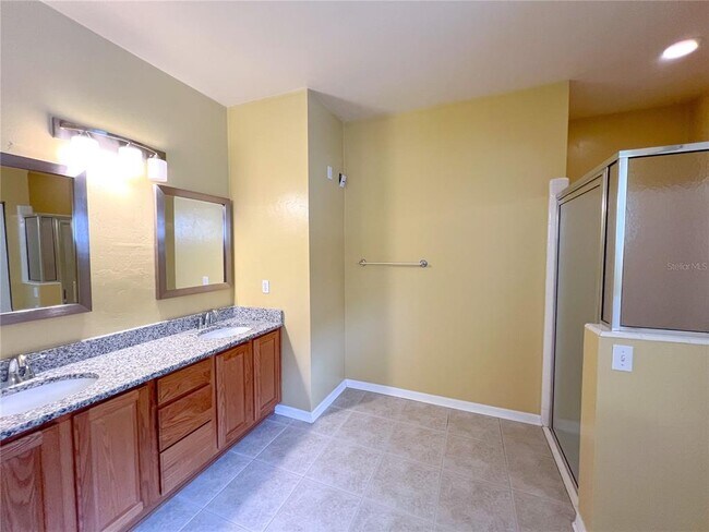 Building Photo - 8436 SW 77th Ave