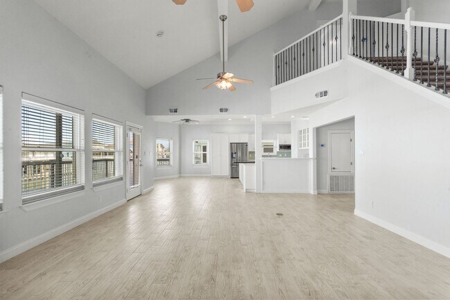 Building Photo - Waterfront Living at Its Best – For Rent on Tiki Island