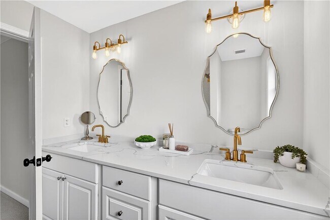 Building Photo - 4933 Dana Dr NE