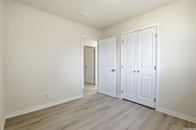 Building Photo - 4606 Hollyspring Dr