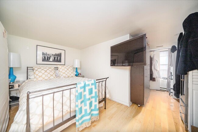 Building Photo - 829-831 Hudson St