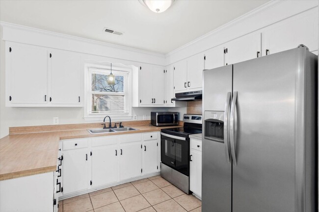 Building Photo - Four Bedroom Brick home in Sangaree