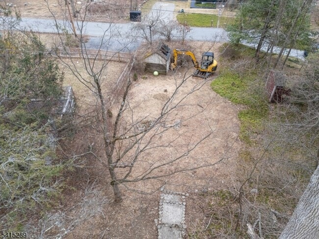 Building Photo - 240 Acabonack Rd