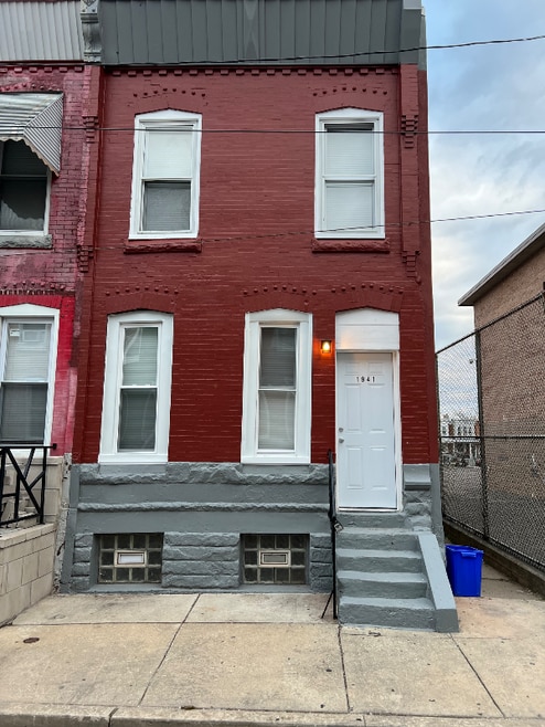Building Photo - 1941 N Stanley St