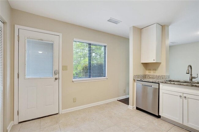 Building Photo - 2953 Torreya Way SE