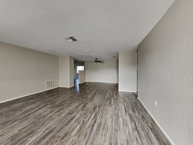 Building Photo - 7431 San Moritz Dr