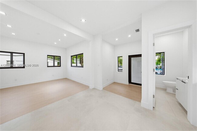 Building Photo - 1021 NW 48th St