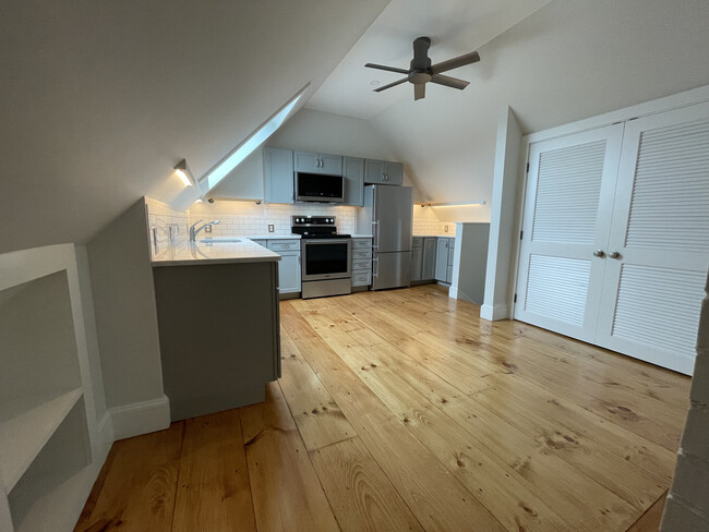 Third Floor Loft Kitchen - 18 North St