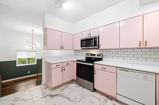 Building Photo - 2745 Grinstead Dr