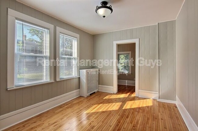 Building Photo - 2041 Laurel Ave