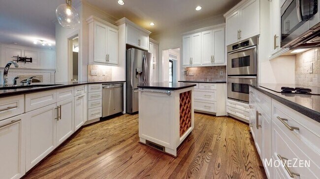 Building Photo - 123 Greymist Ln