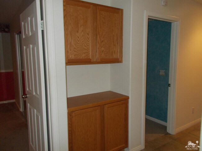 Building Photo - 9641 Vista Del Valle