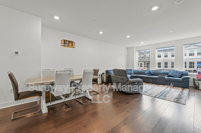Building Photo - 1806 Swales Ct