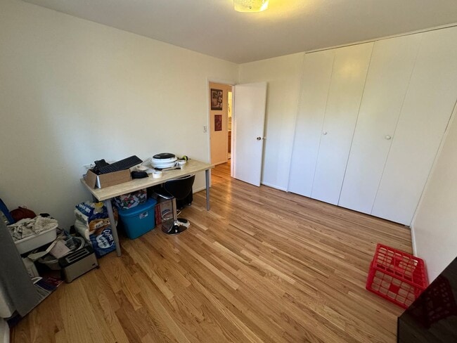 Building Photo - Private Lakewood Home