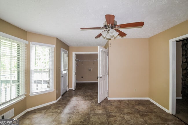 Building Photo - 225 Hollis Cir