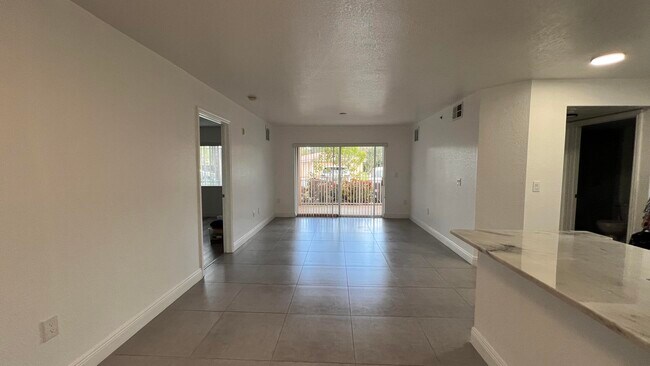 Building Photo - 191 SW Palm Dr