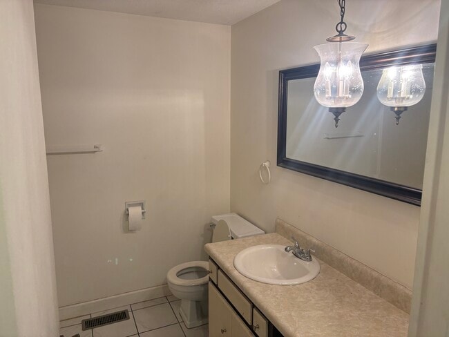 Building Photo - 5634 Robin Run