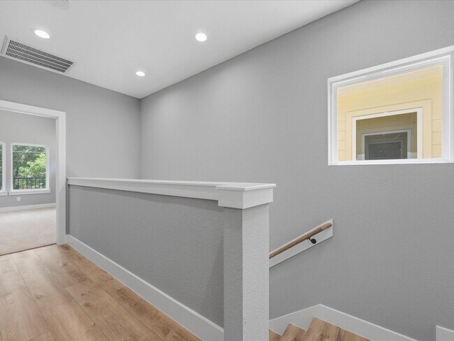 Building Photo - 2022 Wavell St