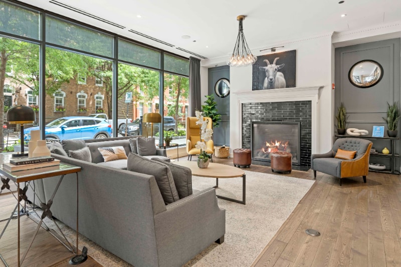 Building Photo - 203 W Huron St