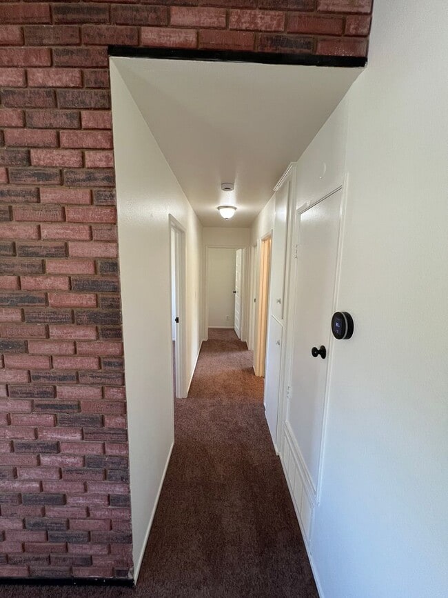 Building Photo - FOR RENT 3+1 IN SIMI VALLEY