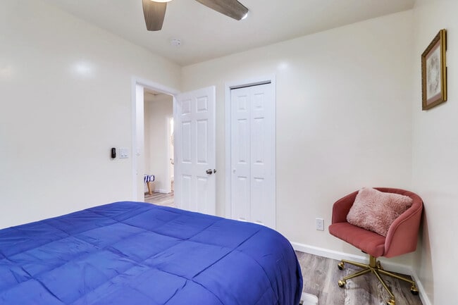 You can lounge on the cute chair or sleep well on beds topped in soft, fresh sheets - 1738 Dahlia Ave