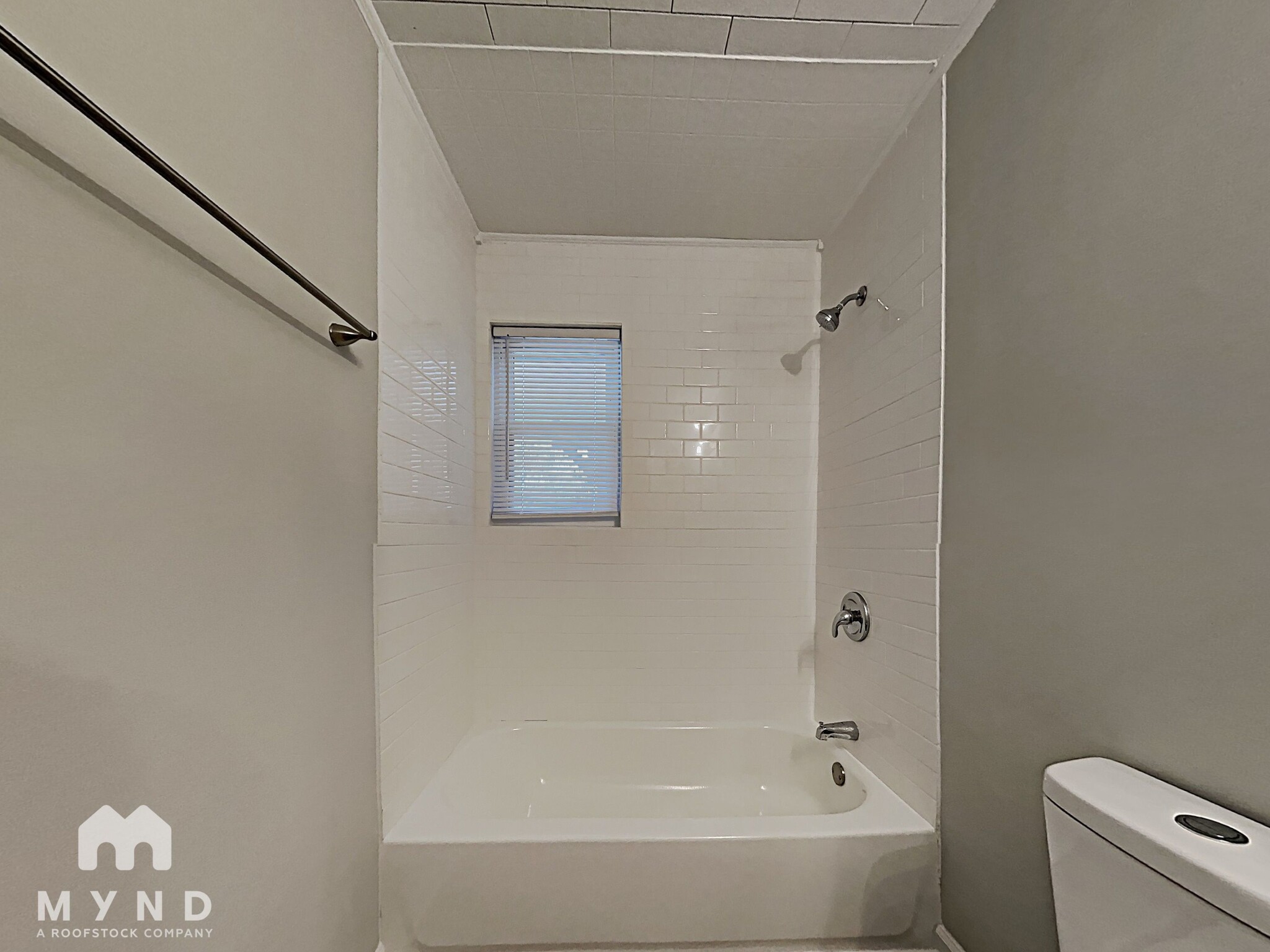 Building Photo - 128 Manor Cir