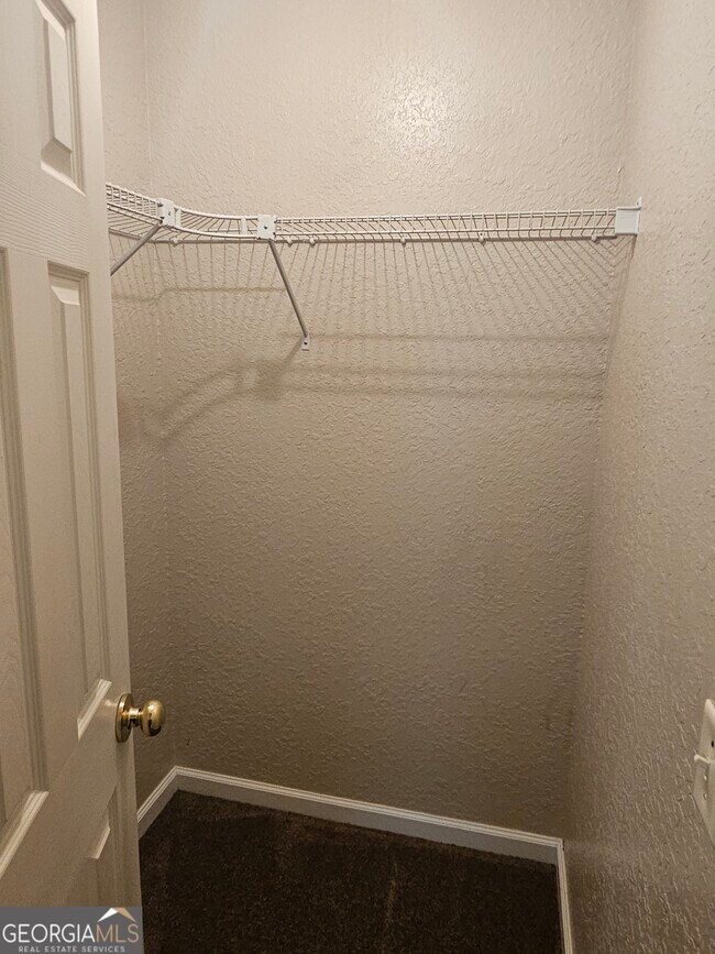 Building Photo - 107 Lively Oaks Dr