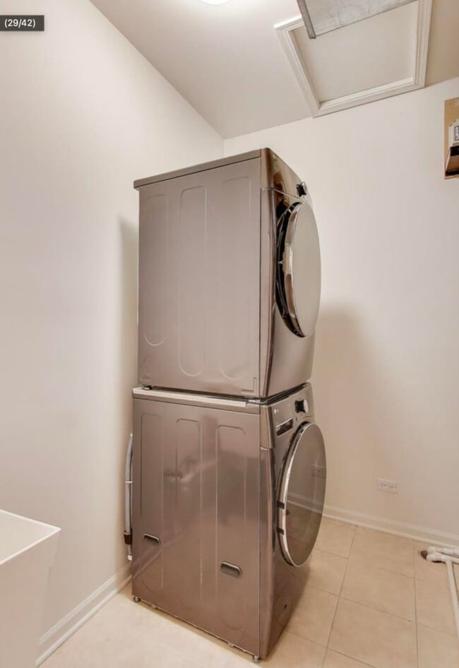 Building Photo - 11 Beaconsfield Ct