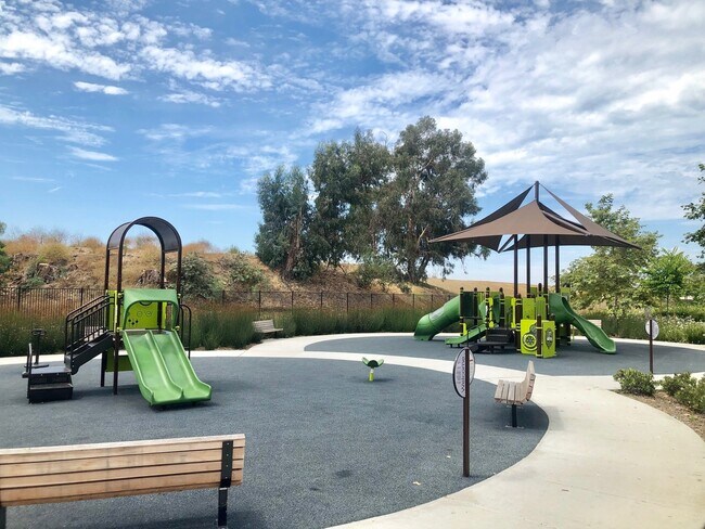 Building Photo - Beautiful East Ventura Home- Enclave Community