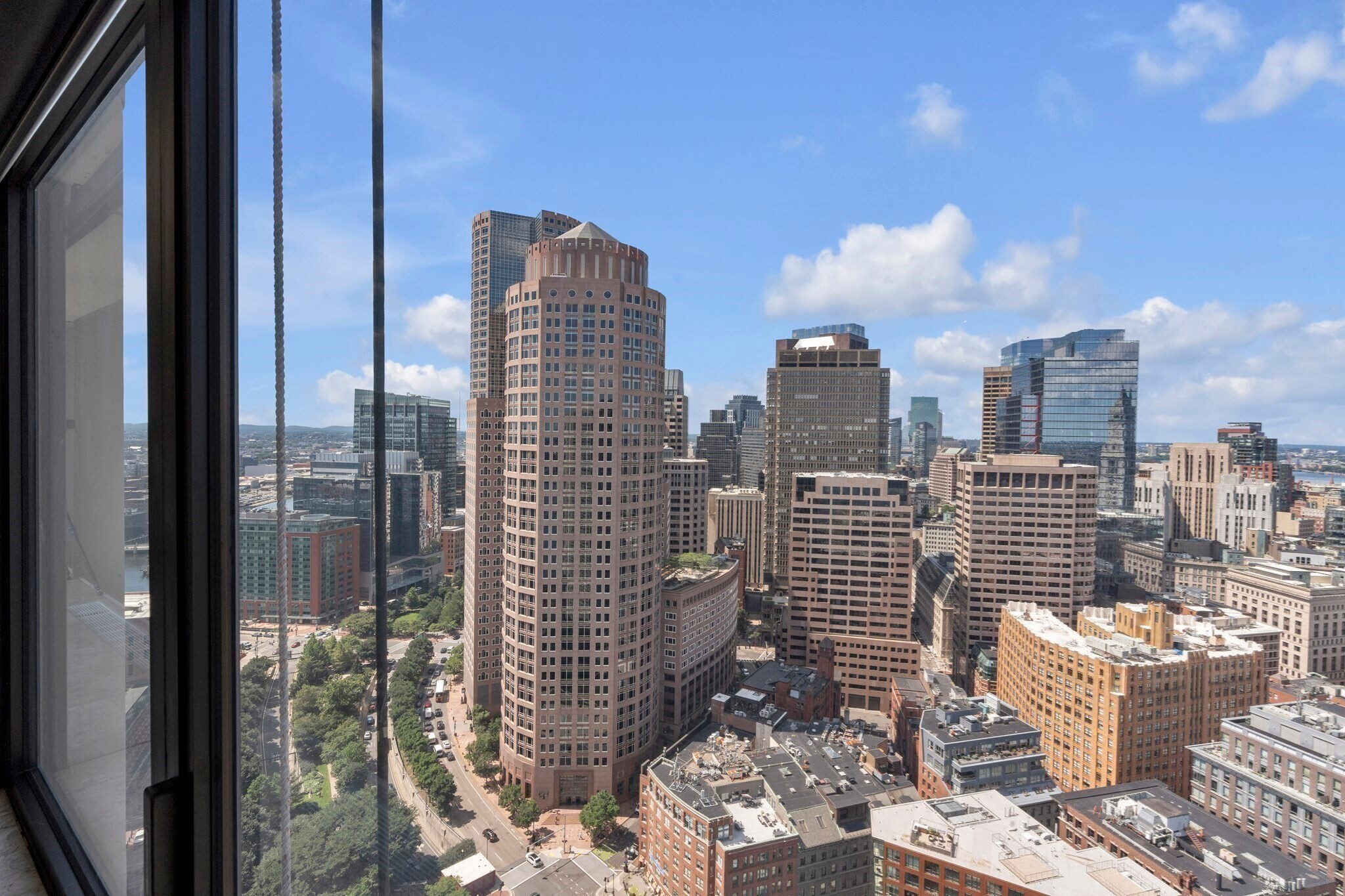 Building Photo - 65 E India Row