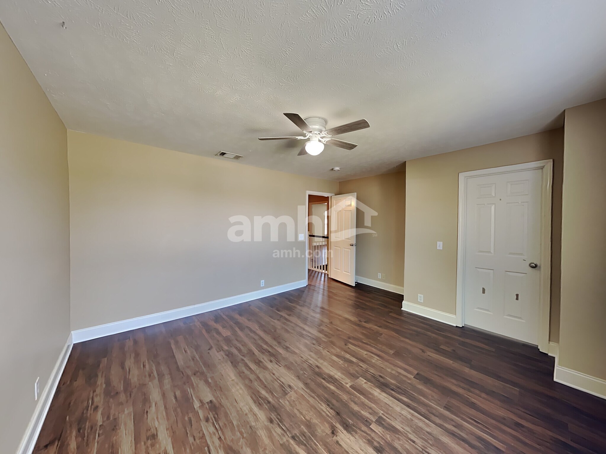 Building Photo - 347 Titans Cir