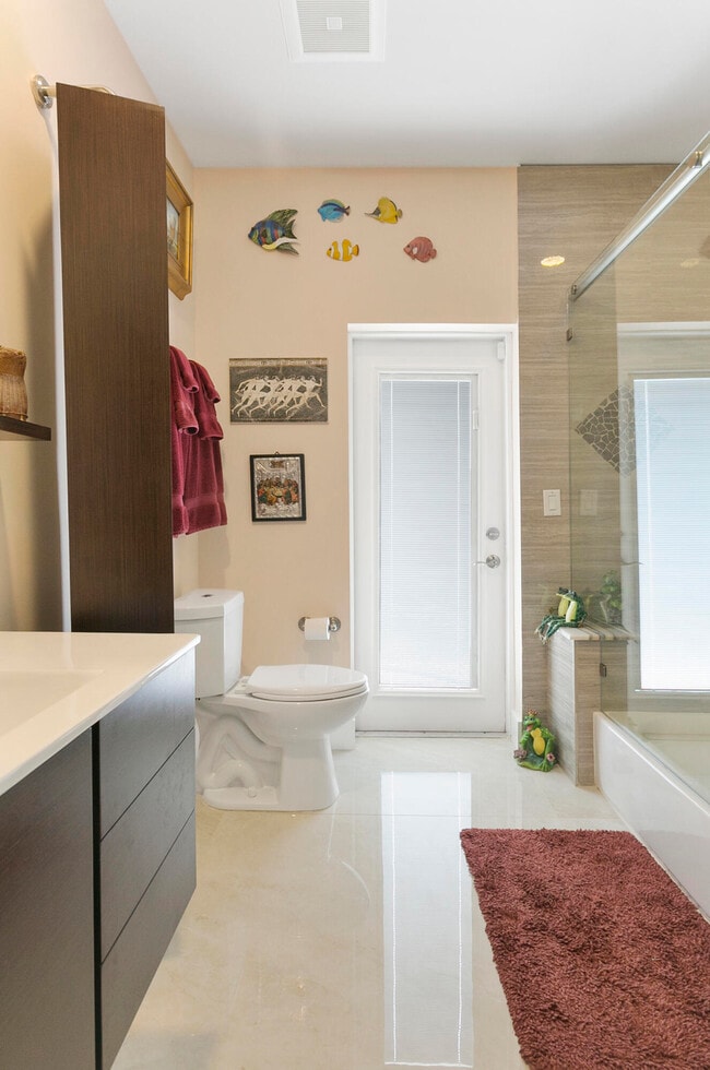 Building Photo - 2701 NE 2nd Ave