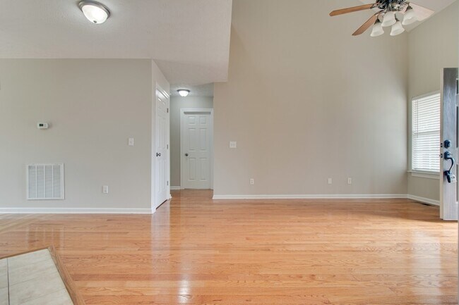 Building Photo - 4910 Court Dr