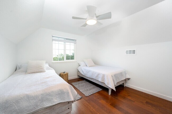 Building Photo - Extravagant 5 Star Vacation Home - Your Private Retreat in Hill Country, Wimberley Texas