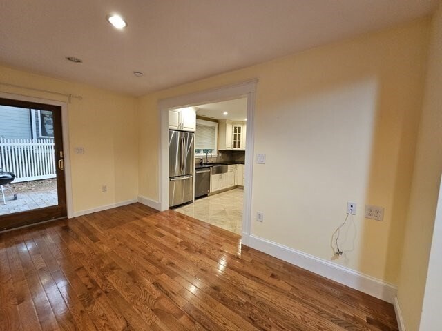 Building Photo - 633 Saw Mill Brook Pkwy