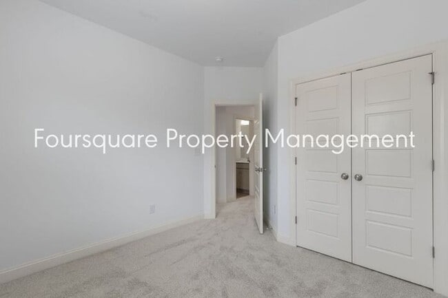 Building Photo - Spacious Townhome with Entry-Level Guest Suite, Washer/ Dryer Included, 2nd floor Balcony & 2-Car...