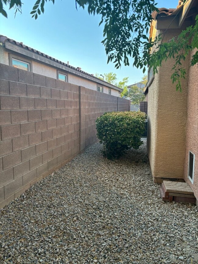Building Photo - Wonderful single story rental in the heart of Summerlin