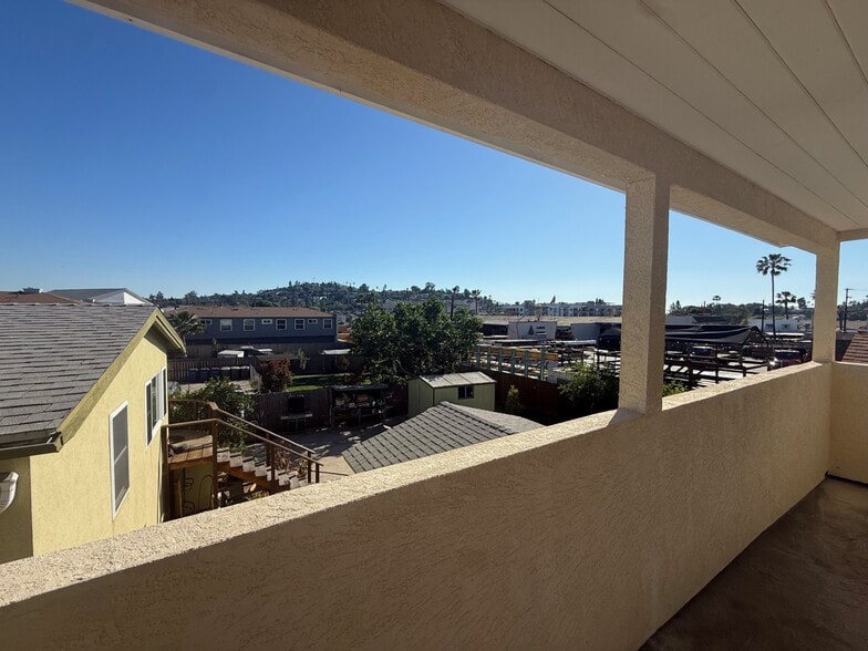 Building Photo - 4860 Palm Ave