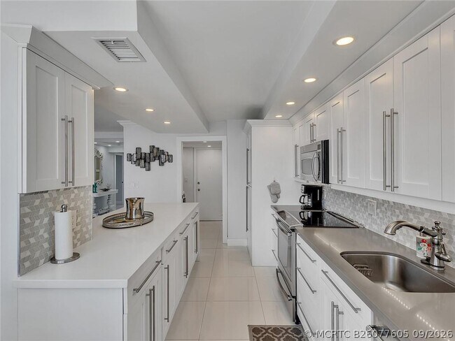 Building Photo - 4280 Galt Ocean Dr