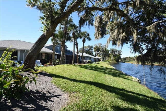 Building Photo - 74 Lake Forest Pl