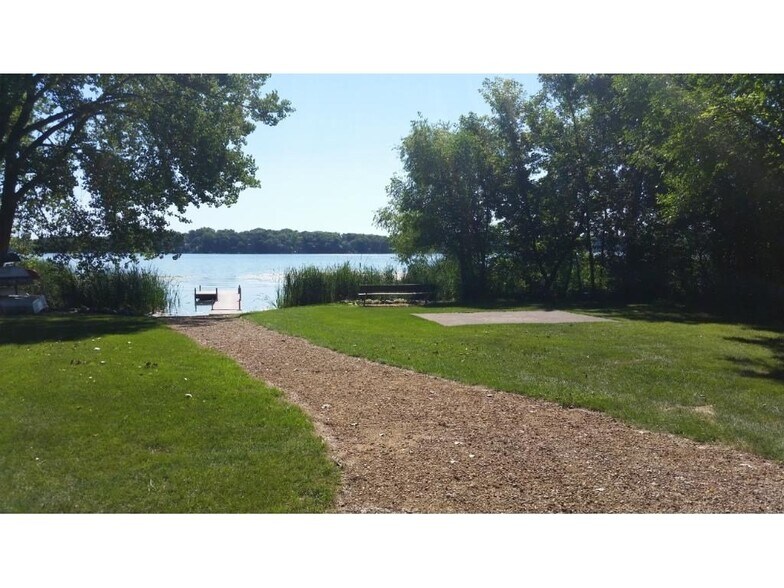Building Photo - 247 W Eagle Lake Dr