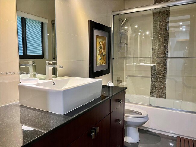 Building Photo - 9331 NW 48th Doral Terrace