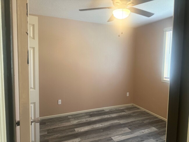 Building Photo - 4-bedroom 2.5 Bath McMinnville OR 97128