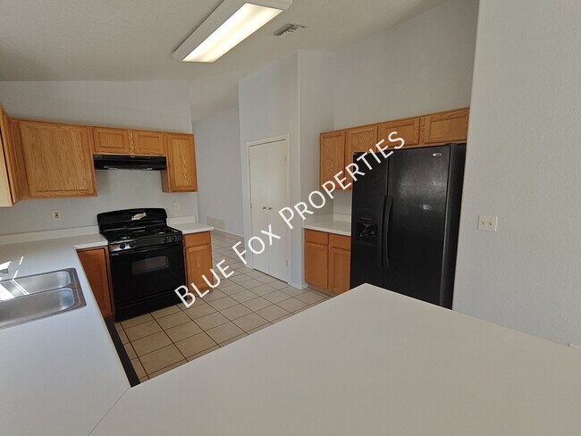 Building Photo - 7960 S Lennox Ln