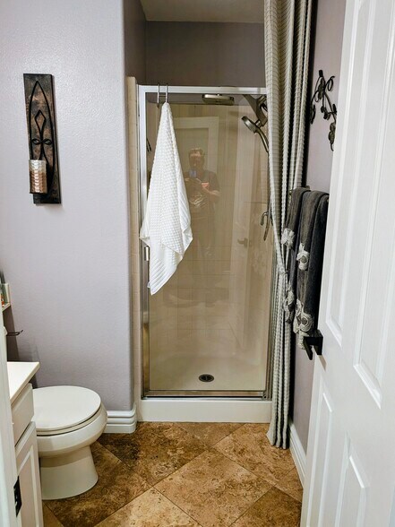 SHOWER - 32450 Magenta Ct