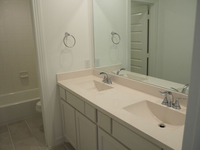 Building Photo - Beautiful 4 Bed 3 Bath Home in Aubrey