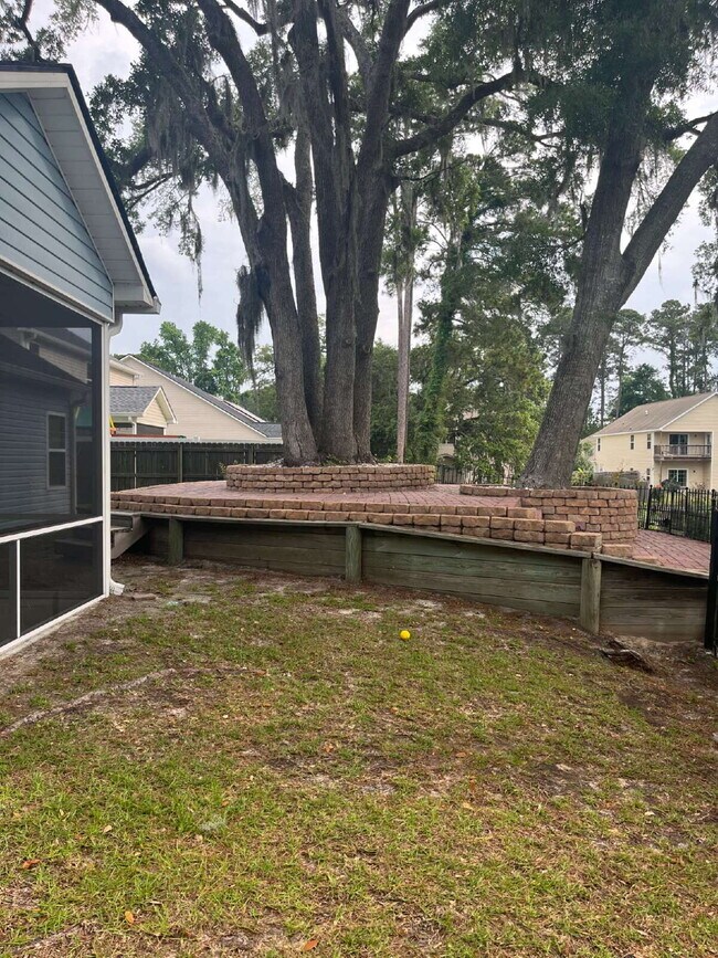 Building Photo - "Spacious 4-Bedroom Retreat with 2.5 Baths...