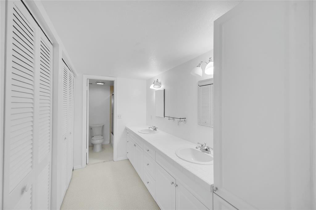 Building Photo - 5555 N Ocean Blvd