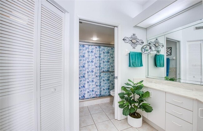 Building Photo - 8040 Sailboat Key Blvd S