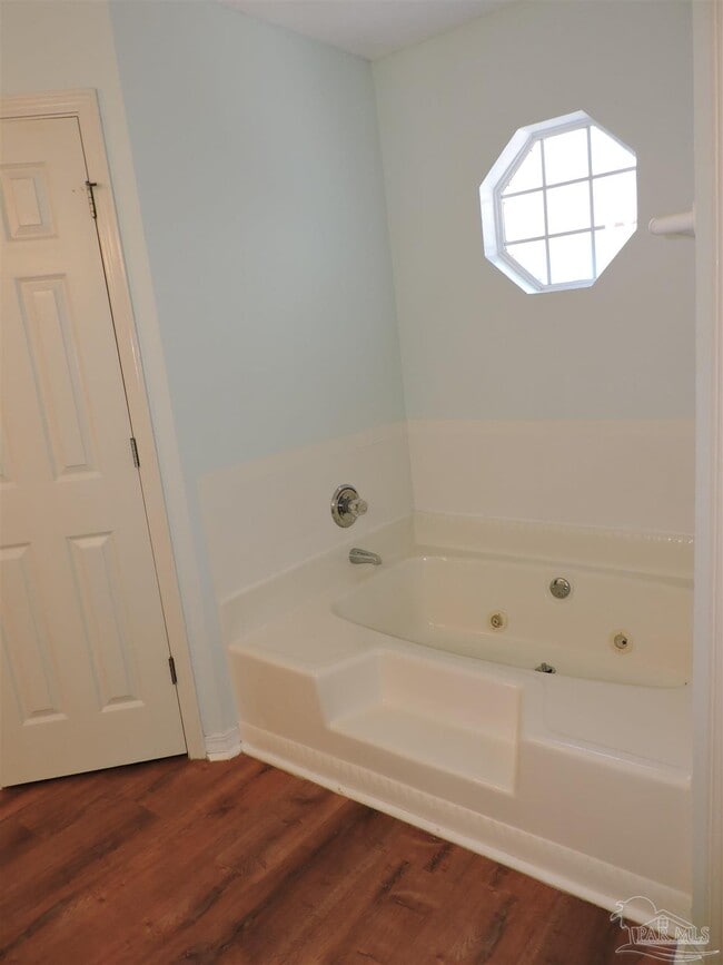 Building Photo - 2552 Southern Oaks Dr